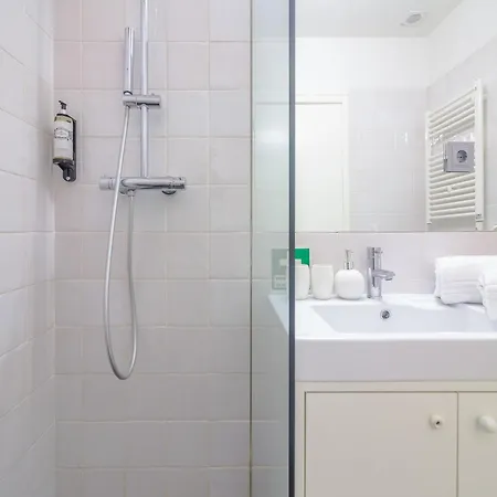 Charming Studio, Ideal For Smaller Groups * Porto