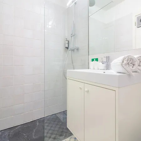Charming Studio, Ideal For Smaller Groups Apartment