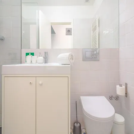 Charming Studio, Ideal For Smaller Groups *