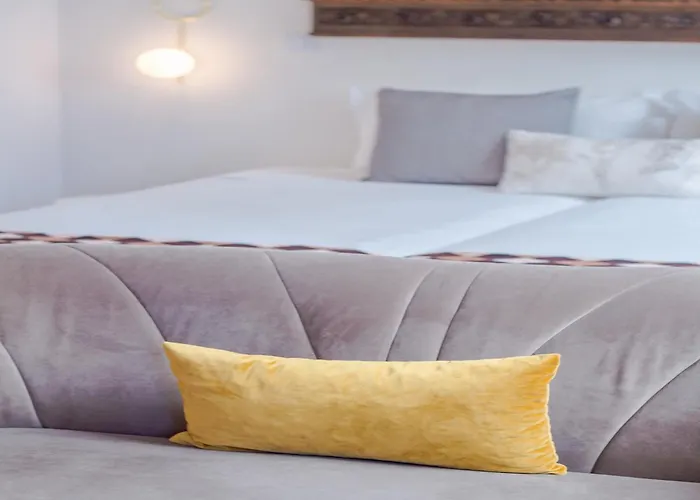 Charming Studio, Ideal For Smaller Groups *