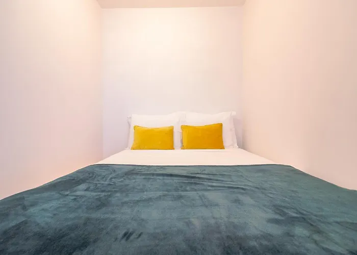 Charming Studio, Ideal For Smaller Groups 아파트 포르투