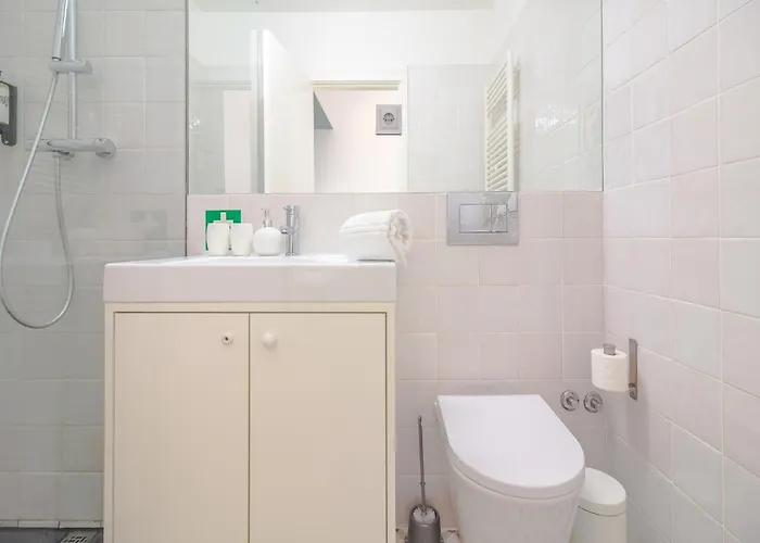 Charming Studio, Ideal For Smaller Groups *