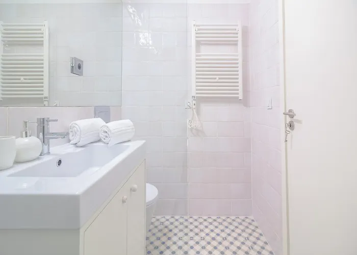 Апартаменты Charming Studio, Ideal For Smaller Groups Порту