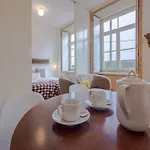Charming Studio, Ideal For Smaller Groups 아파트 포르투
